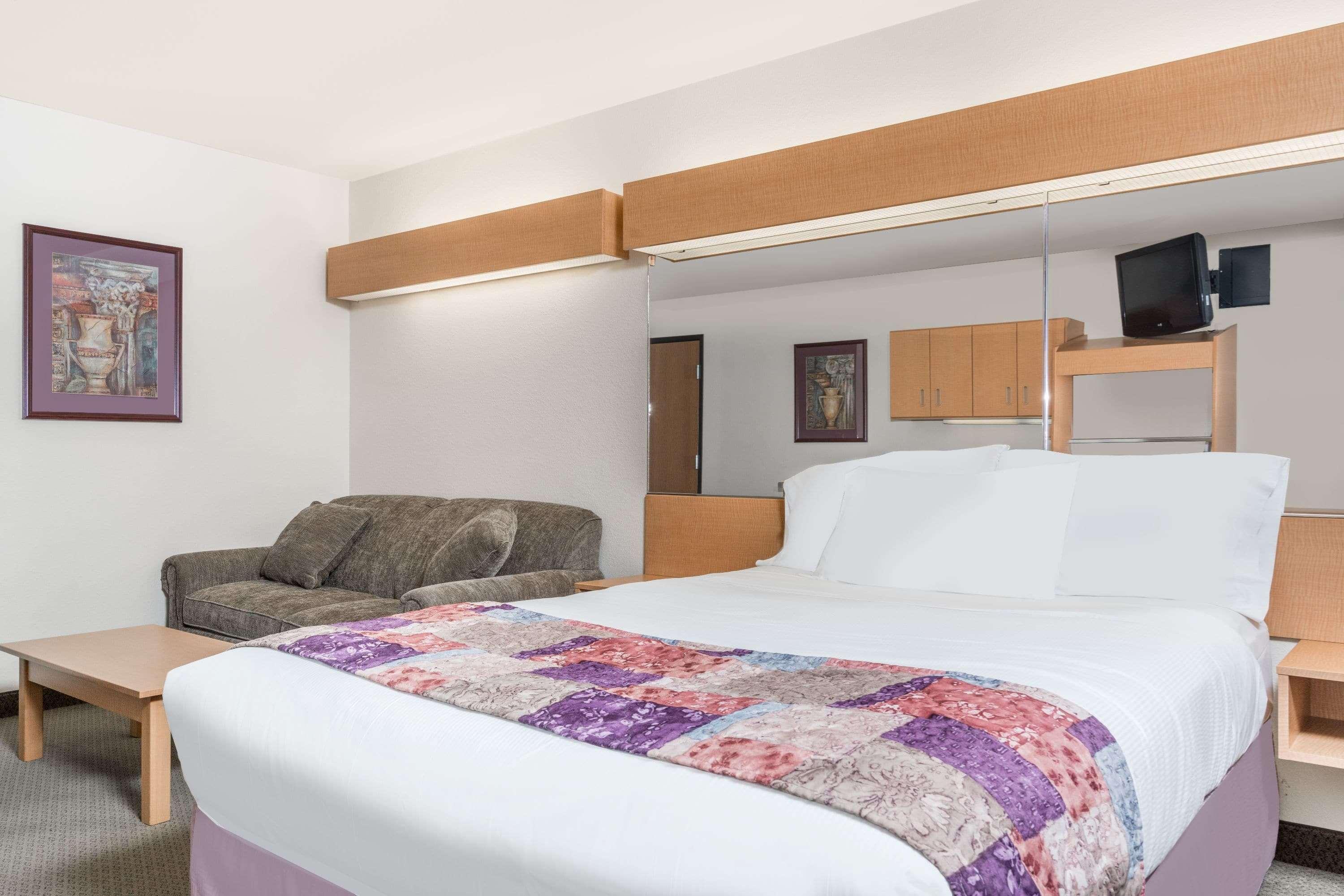 Hotel Microtel & By Wyndham 2*